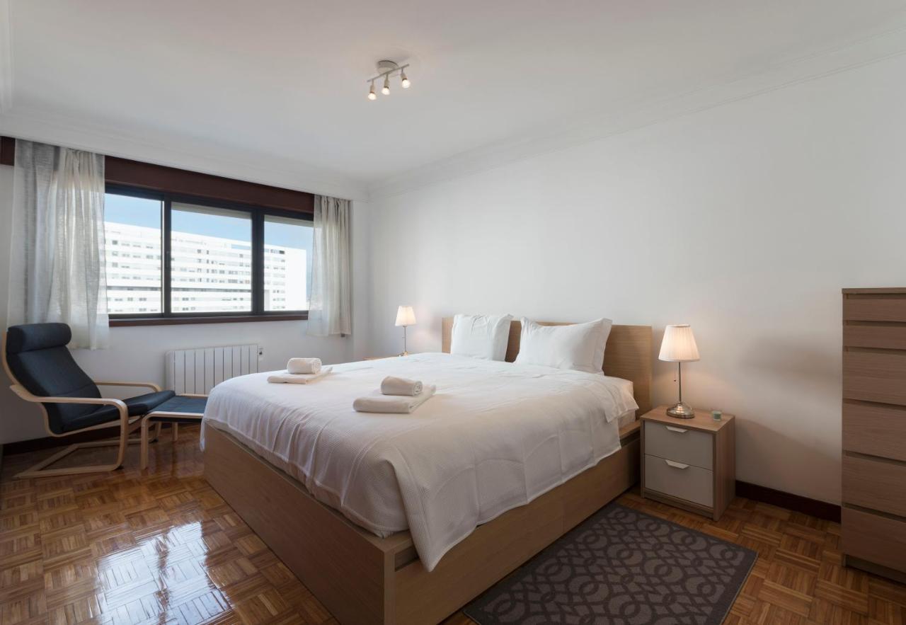 Lovelystay - Charming 3Br Flat W/ Free Parking In Devesas Vila Nova de Gaia Bagian luar foto