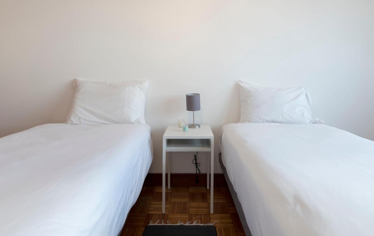 Lovelystay - Charming 3Br Flat W/ Free Parking In Devesas Vila Nova de Gaia Bagian luar foto
