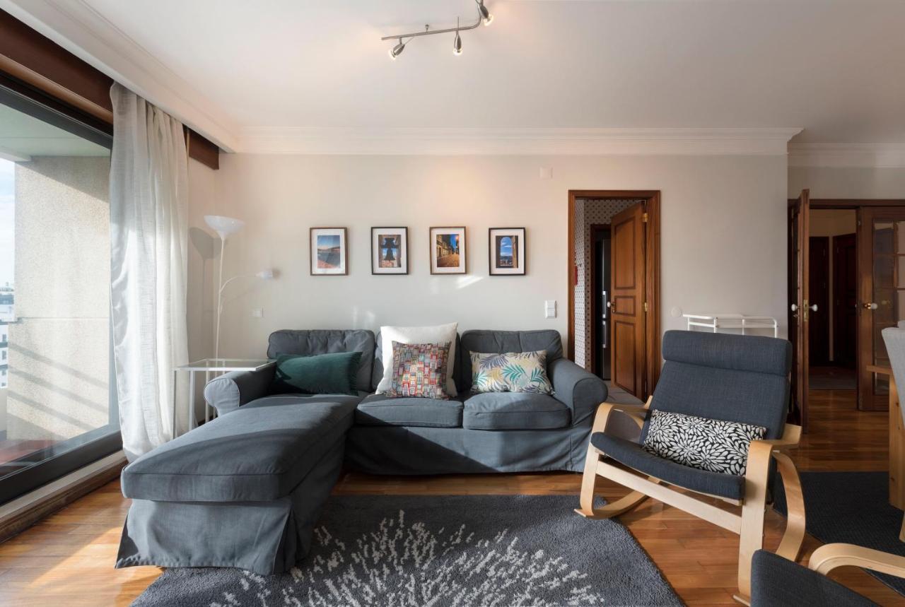 Lovelystay - Charming 3Br Flat W/ Free Parking In Devesas Vila Nova de Gaia Bagian luar foto