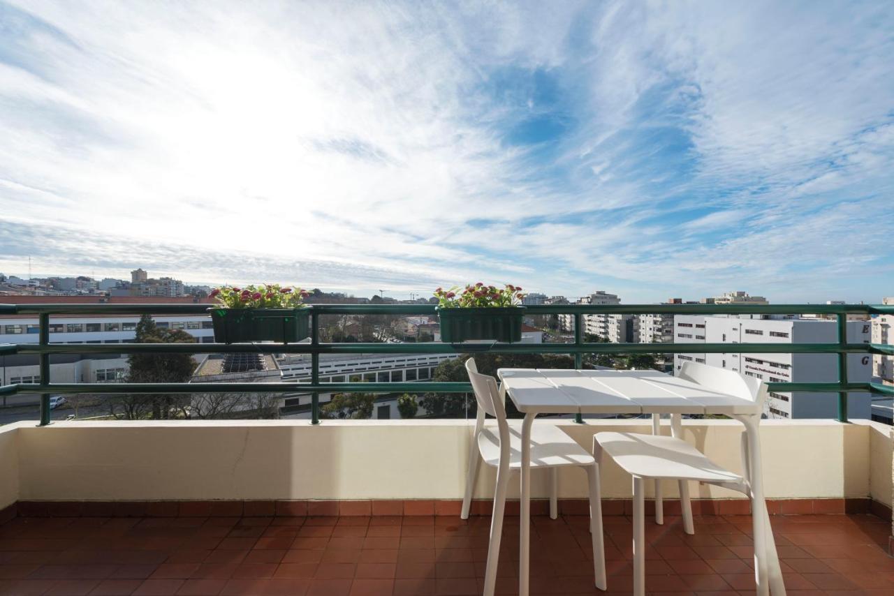 Lovelystay - Charming 3Br Flat W/ Free Parking In Devesas Vila Nova de Gaia Bagian luar foto