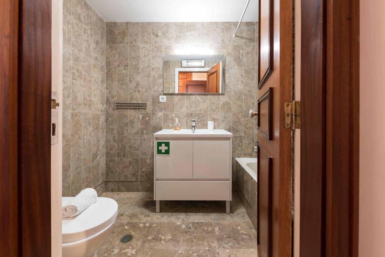 Lovelystay - Charming 3Br Flat W/ Free Parking In Devesas Vila Nova de Gaia Bagian luar foto