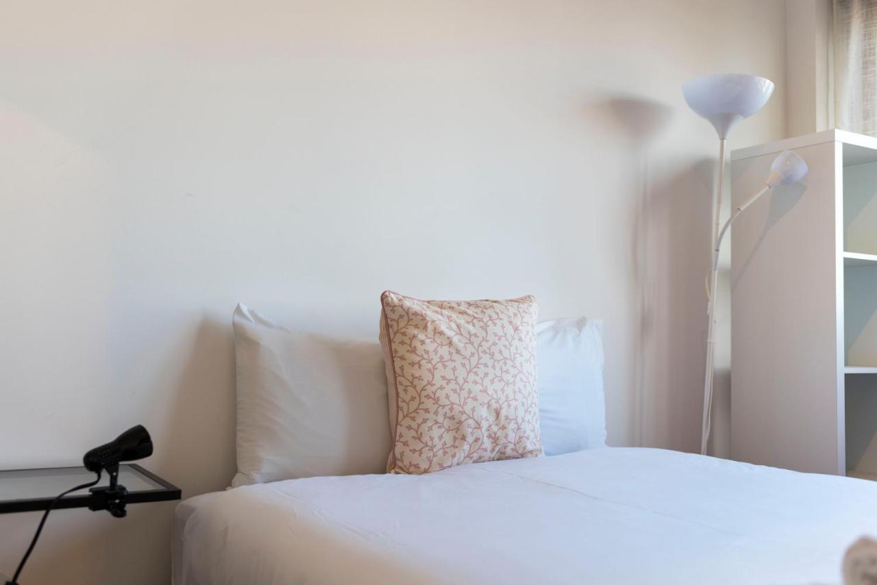 Lovelystay - Charming 3Br Flat W/ Free Parking In Devesas Vila Nova de Gaia Bagian luar foto