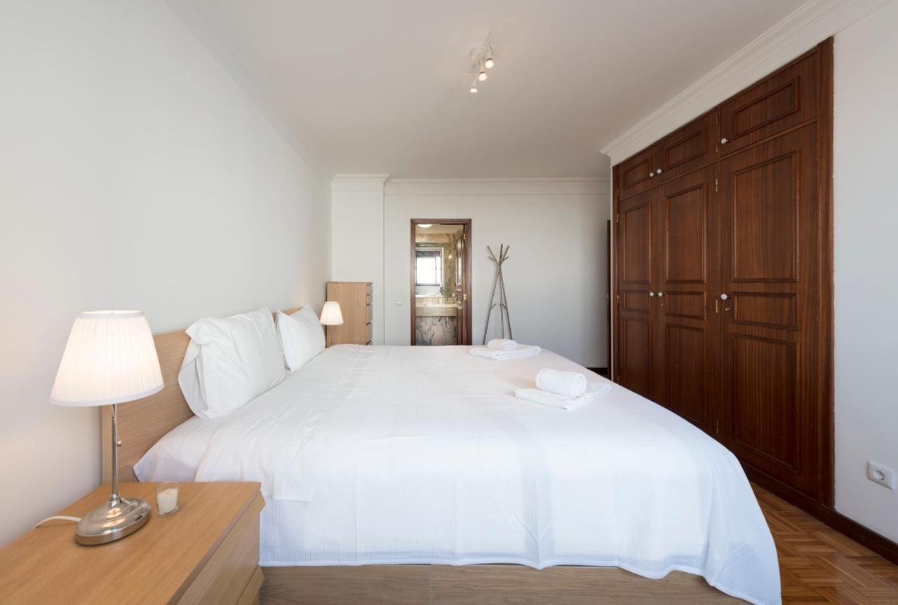 Lovelystay - Charming 3Br Flat W/ Free Parking In Devesas Vila Nova de Gaia Bagian luar foto