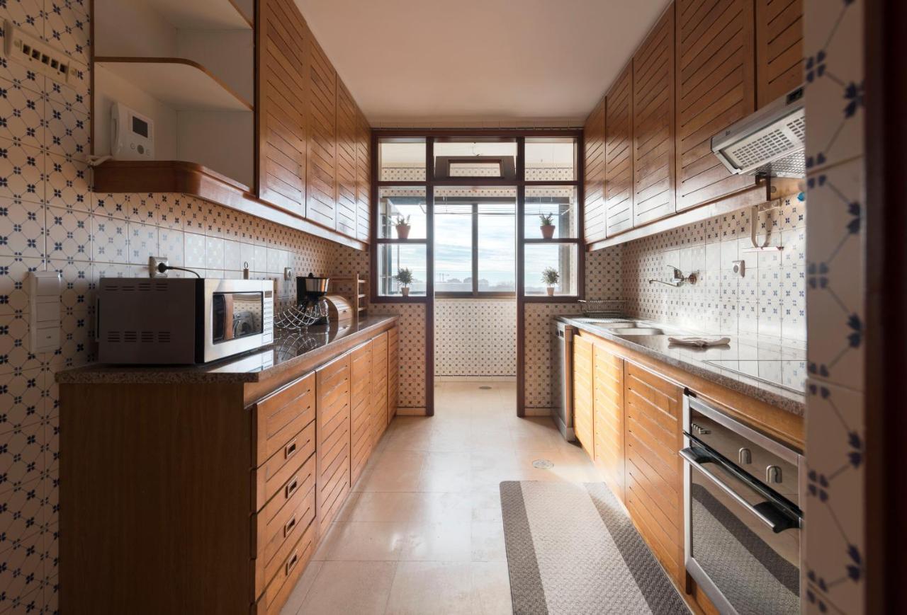 Lovelystay - Charming 3Br Flat W/ Free Parking In Devesas Vila Nova de Gaia Bagian luar foto