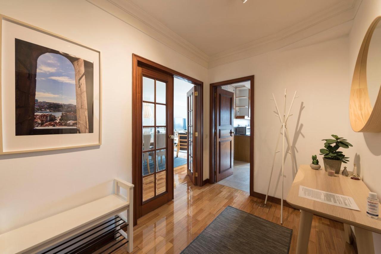 Lovelystay - Charming 3Br Flat W/ Free Parking In Devesas Vila Nova de Gaia Bagian luar foto